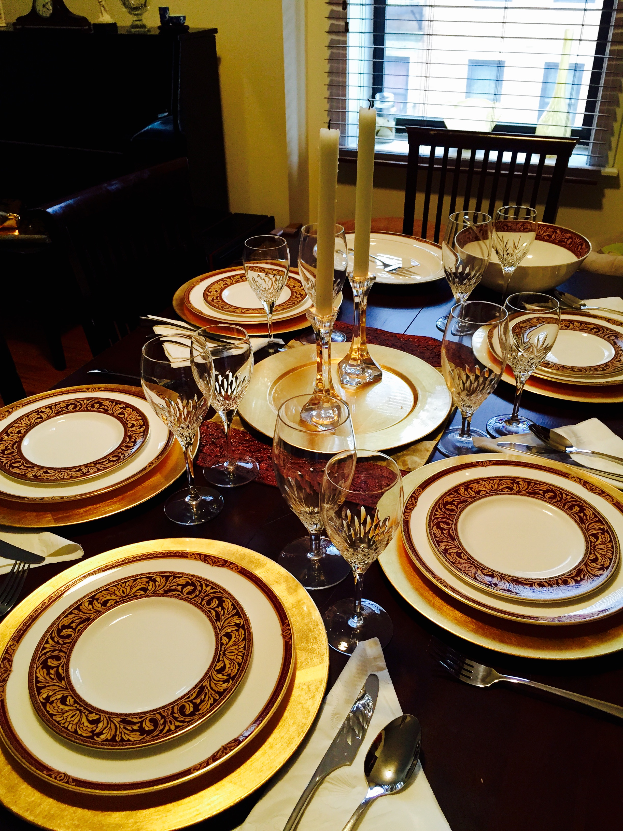Hosting an elegant dinner party at home