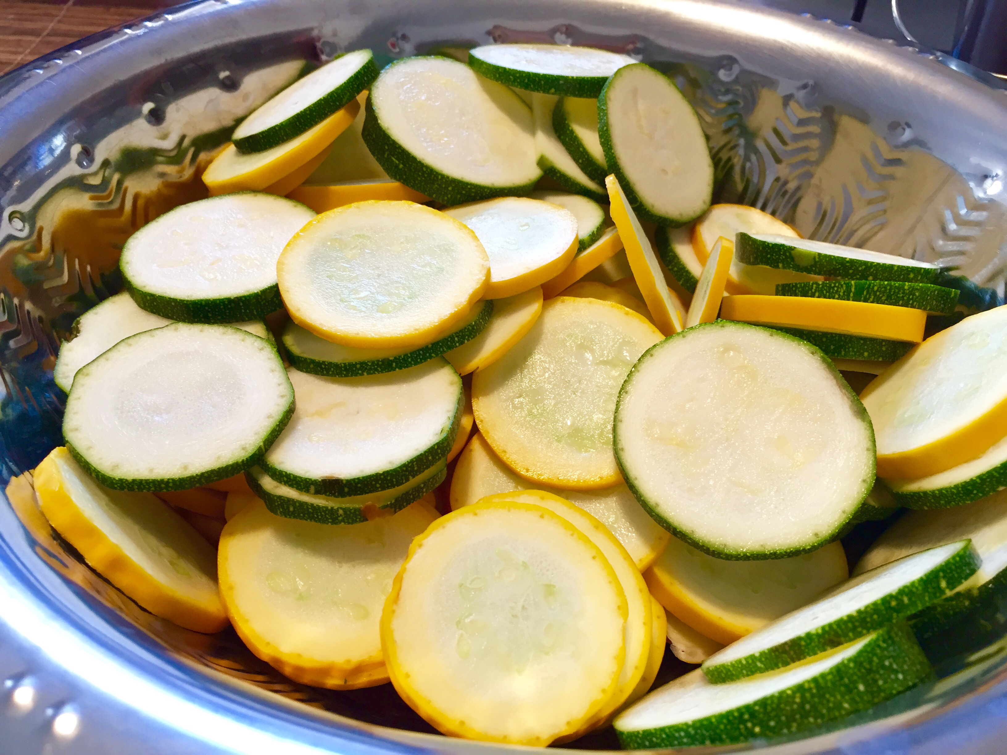 Yellow and green zucchini slices